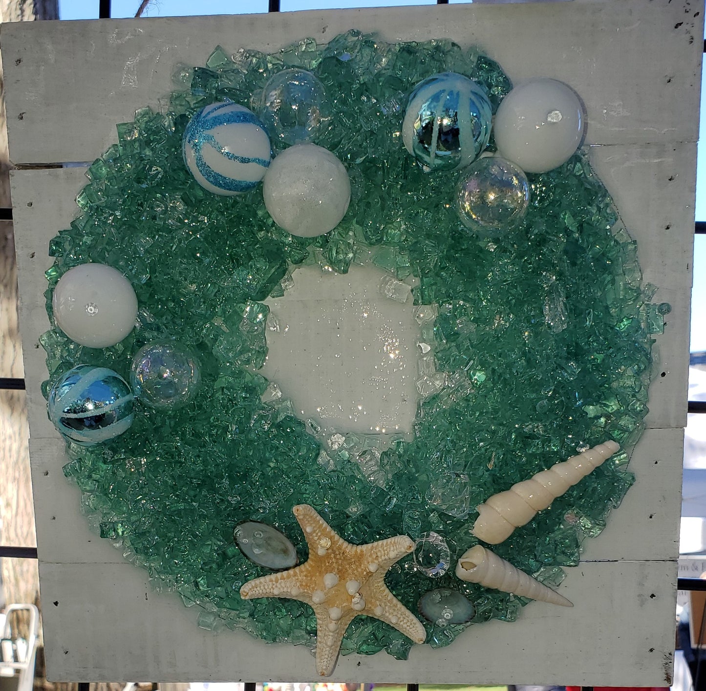 2054-Wreath Beach Theme on Wood 10x10